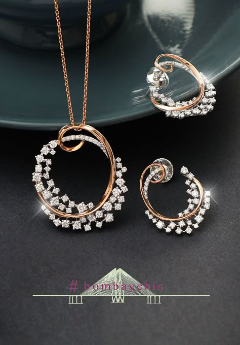 Round Pendent Designs Gold, Gold Pandal Set Design, Diamond Pendent Design, Real Diamond Pendant Set, Gold Diamond Necklace Set, Borivali Mumbai, Diamond Jewellery Set, Real Diamond Pendant, Manubhai Jewellers