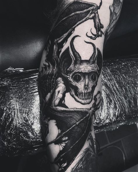 Bmth Tattoo, Dark Tattoo Ideas, Rip Tattoos For Mom, Rip Tattoos, Tattoos For Mom, Gotik Tattoo, Dark Feminine Tattoos, Siren Tattoo, Rip Tattoo