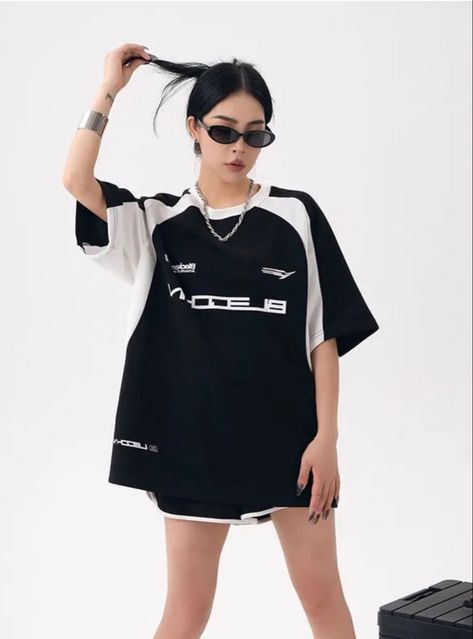 Grunge Aesthetics, Alt Clothes, Streetwear Shorts, Y2k Streetwear, Vintage Streetwear, Streetwear Tshirt, Oversized Top, Tshirt Outfits, Korean Men