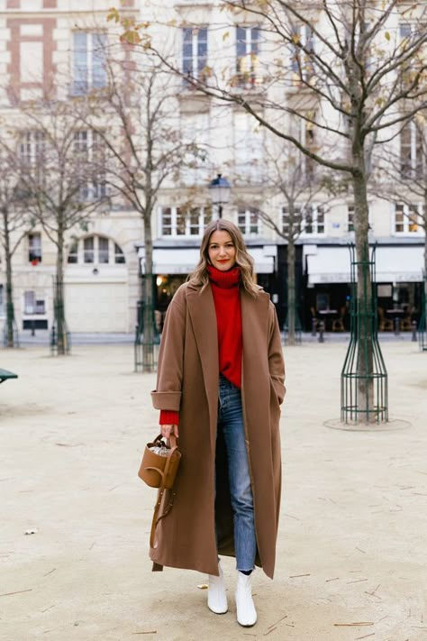 Place Dauphine, Long Camel Coat, Moda Do Momento, Woman Outfit, Red Turtleneck, Boating Outfit, Pierre Hardy, Winter Stil, Stil Inspiration