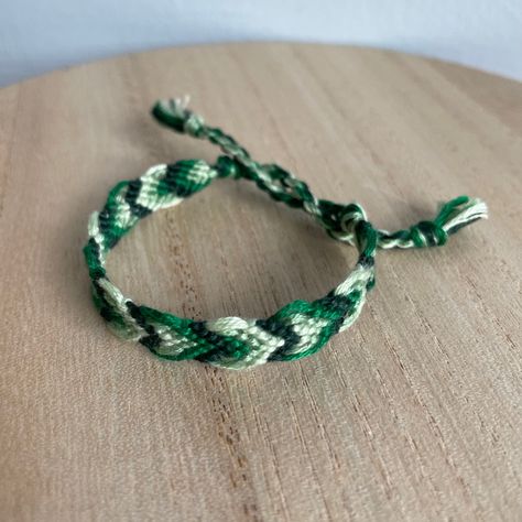 A Handmade Bracelet Or Anklet Woven With Shades Of Green Colors. A Friendship Or Statement Bracelet Perfect For This Summer! Approx. 9 Inches/ 30 Centimeters Long. 10 Woven Bracelets For $25. Summer Friendship Bracelets Pattern, Green Friendship Bracelet, Bracelet Colors, Arm Cuff Bracelet, Silver Money Clip, Faux Leather Bracelets, Thread Bracelet, Dangle Bracelet, Bracelet Inspo