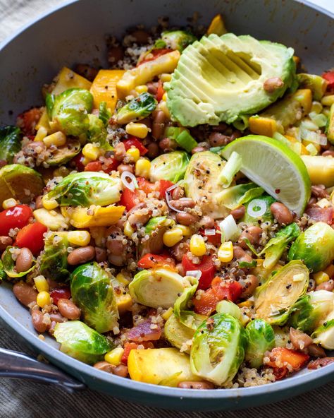 Easy Quinoa and Bean Skillet Vegan School Lunch, Recipes Plant Based, Sugary Treats, Pinto Bean Recipes, Pinto Bean, Easy Quinoa, Vegan Recipes Plant Based, Vegan Quinoa, Vegan Bowls