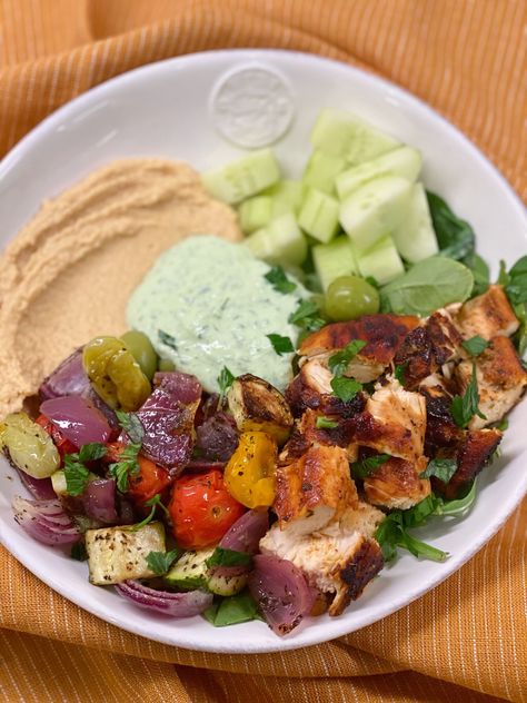 Chicken Hummus Bowl, Chicken Hummus, Chicken Confit, Hummus Chicken, Garlic Hummus Recipe, Herb Chicken Recipes, Hummus Bowl, Healthy Hummus, Hummus Ingredients