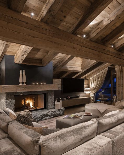 Rustic Chalet, Chalet Interior Design, Mountain Interiors, Chalet Interior, Chalet Design, Chalet Style, Hus Inspiration, Dream House Interior, Rustic Interiors