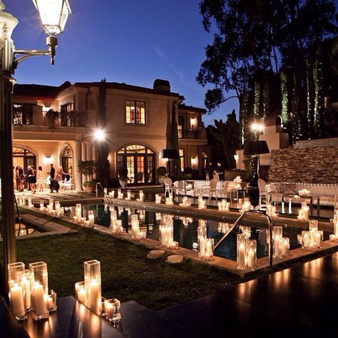 Outdoor candle Floating Pool Candles, Backyard Wedding Pool, Pool Candles, Pool Wedding, Romantic Candles, Outdoor Candles, Pool Decor, Floating Candles, Wedding Mood