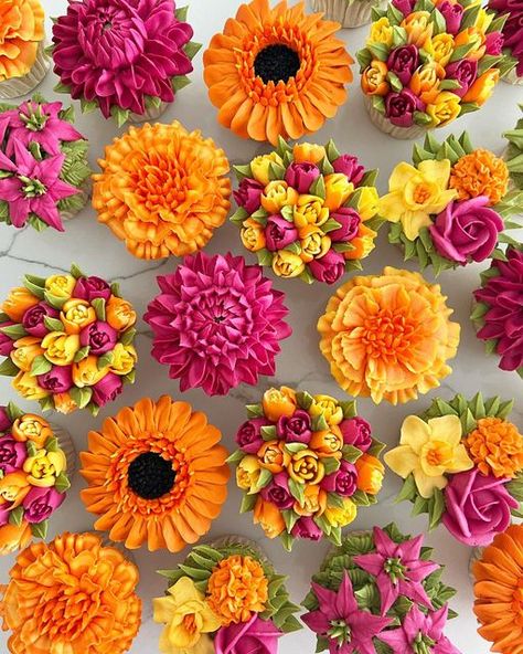 Kerry’s Bouqcakes on Instagram: "We can learn something new, anytime we believe we can 🧡" Essen, Cupcakes Flores, Cupcake Flower Bouquets, Sunflower Cupcakes, Orange Cupcakes, Unique Cupcakes, Fall Cupcakes, Fleur Orange, Cupcake Cake Designs