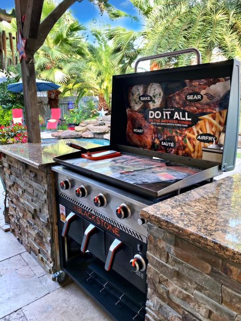 Parrilla Exterior, Rustic Outdoor Kitchens, Outdoor Grill Station, Modern Outdoor Kitchen, Outdoor Kitchen Plans, Build Outdoor Kitchen, Outdoor Bbq Kitchen, Backyard Grilling, Patio Kitchen