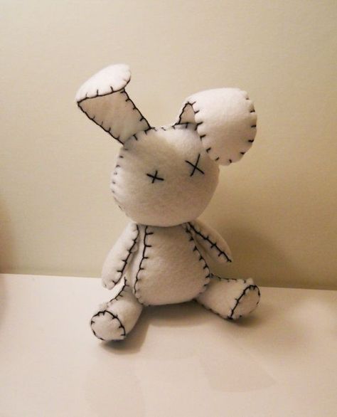 White Rabbit Plush, Baby Mobil, Quilled Creations, Sewing Stuffed Animals, Pola Sulam, Sewing Toys, Felt Diy, Felt Dolls, Felt Toys