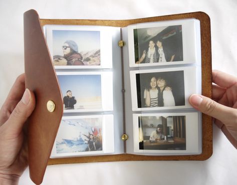 Photo Album Camera, Instax Mini Photo Album Ideas, Polaroid Album Book, Photo Album Vintage, Vintage Photo Album Ideas, Polaroid Photo Album Ideas, Vintage Photo Album Aesthetic, Instax Photos Aesthetic, Polaroid Album Ideas