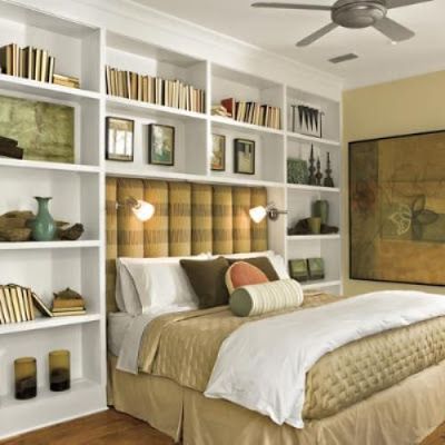 Built-ins around Bed - Inspiration - Remodelando la Casa Bookshelf Headboard, Lots Of Books, Headboard With Shelves, Bedding Inspiration, Bookcase Headboard, Dreamy Bedrooms, Remodel Bedroom, Master Bedrooms Decor, Book Shelf