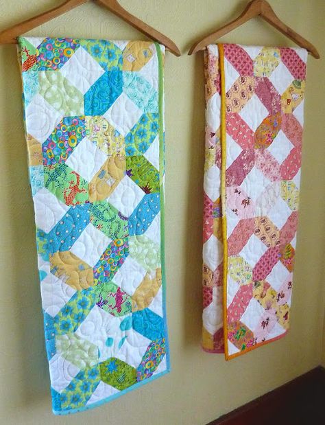 Girl Baby Quilts, Kids Quilts Ideas, Photographing Quilts, Quilts For Twins, Amish Photography, Quilts Easy, Kid Quilts, Charm Quilts, Quilt Display