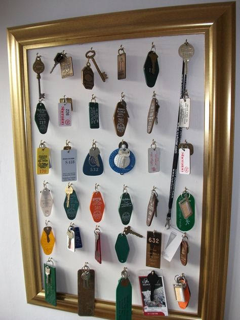 Keyring Collection Display, Keyring Market Display, Keychain Collection Display, Keychain Display Ideas, Keyring Display, Key Stand, Hotel Keys, Key Display, Vendor Booth Display