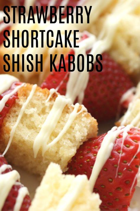 Strawberry Shortcake Shish Kabobs | Six Sisters' Stuff These Strawberry Shortcake Shish Kabobs are such a fun and simple snack or dessert, perfect for warm days. They are light yet filling, and a crowd favorite for sure. You are going to love how simple and delicious these Shish Kabobs are. #strawberryshortcake #kabobs Strawberry Shortcake Kabobs, Barbecue Desserts, Shishkabobs Recipe, Barbecue Skewers, Strawberry Food, Bbq Cake, Tailgating Food, Shish Kabobs, Cake Strawberry