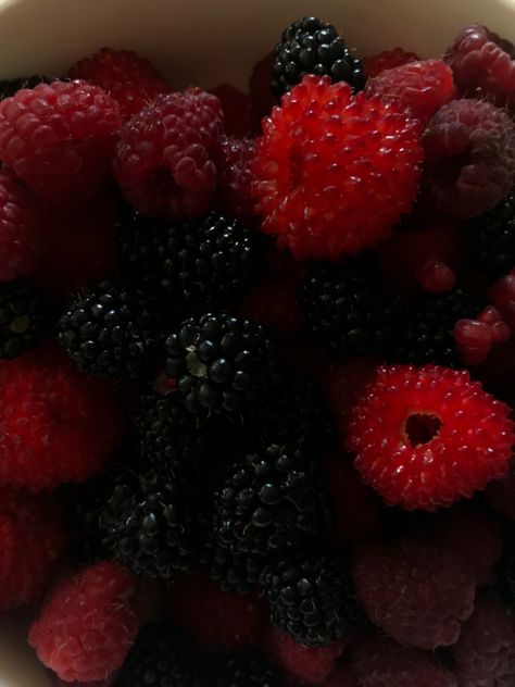 Fresh Berries Aesthetic, Red Berry Aesthetic, Dark Raspberry Aesthetic, Mixed Berries Aesthetic, Red Berries Aesthetic, Red Fruits Aesthetic, Raspberries Aesthetic, Raspberry Aesthetic, Berries Aesthetic