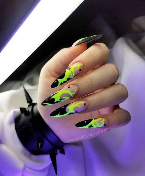 🖤💚 Rave Nails, Paznokcie Hello Kitty, Goth Nails, Black Nail, Nails Pink, Funky Nails, Pretty Acrylic Nails, Fancy Nails, Dope Nails