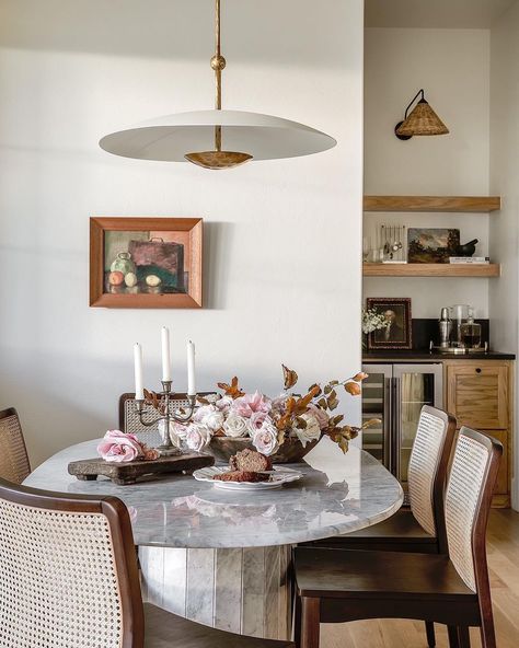 Kelsey | OKC Interior Designer on Instagram: “Every space should have what we like to call a #hintofvint ✨ A vintage piece that brings undeniable charm, character, & patina to a room.…” Marble Pedestal Dining Table, Modern Farmhouse Dining, Country Dining Rooms, Modern Vintage Decor, Marble Dining, Pedestal Dining Table, Dining Room Inspiration, Dining Table Marble, Farmhouse Dining Room