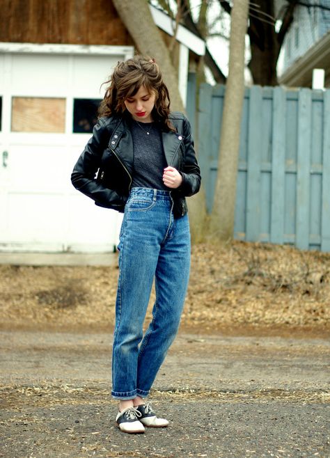 Of North: teddy girl Greaser Girl Outfit, Greaser Girl, 40s Mode, Snow Day Outfit, Teddy Girl, Adidas Vintage, 80s Outfit, 90s Fashion Outfits, Neue Outfits