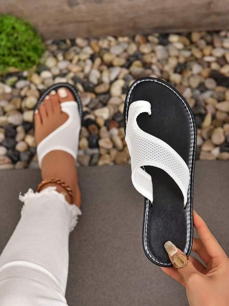 Palm Slippers, Cute Shoes Heels, Summer Flats, Beach Casual, Leather Sandals Women, Womens Sandals Flat, Holiday Fashion, Cute Shoes, Summer Shoes