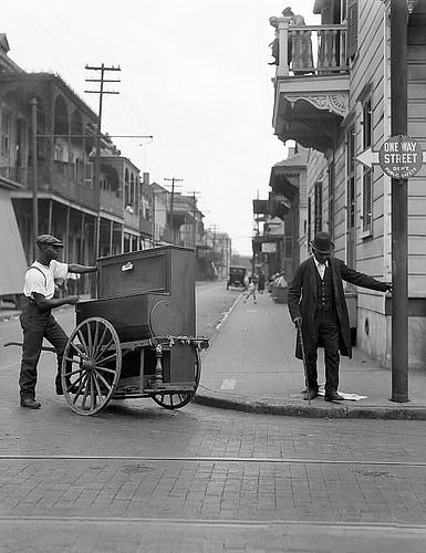 Organ Grinder - New Orleans, Louisiana 1920-1926 Organ Grinder, New Orleans History, 1960s Decor, Nova Orleans, Louisiana History, Colorized Photos, Vintage Pics, Artwork For Home, New Orleans Louisiana