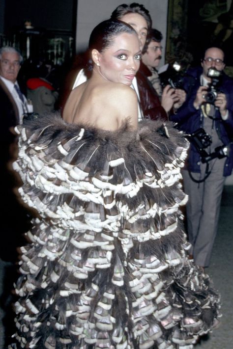 Diana Ross 1981 Met Gala Diana Ross Style, 18th Century Women, Met Gala Dresses, Carey Mulligan, Vintage Black Glamour, Iconic Dresses, Glamour Dress, Rita Hayworth, Musica Pop