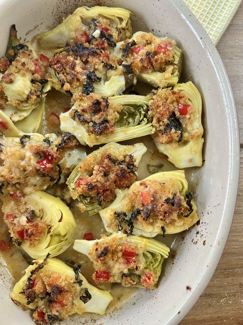 Baked Italian Artichoke Hearts with Lemon Breadcrumbs Italian Artichoke, Roasted Artichoke Hearts, Artichoke Heart Recipes, Baked Artichoke, Roasted Artichoke, Marinated Mushrooms, Artichoke Recipes, Rustic Bread, Pecorino Cheese