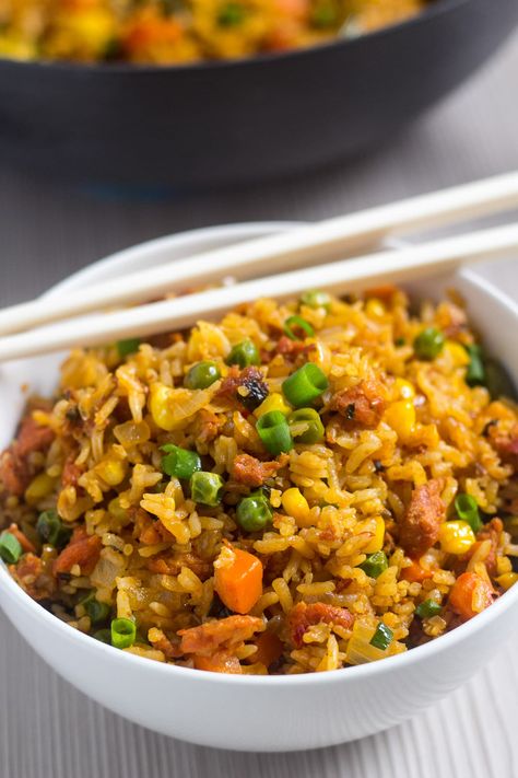 This Pork Chorizo Fried Rice is just what you need for lunch or dinner, an explosion of flavors in your mouth. And it just takes 30 minutes to make. Miami Breakfast, Chorizo Rice, Pork Chorizo, Roast Pumpkin Soup, How To Cook Chorizo, Beef Sauce, Chorizo Recipes, Arroz Frito, Pumpkin Soup Recipe