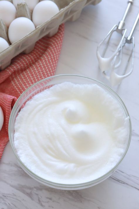 How Long Do You Whip Egg Whites For? This long! Whipped Egg Whites, Easy Meringues, Lemon Meringue Cake, Lemon Meringue Cheesecake, Bigger Bolder Baking, How To Make Eggs, Baking Cookbooks, How Much Sugar, How To Make Icing