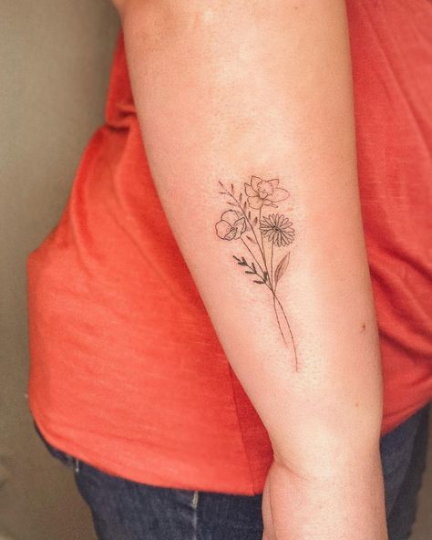 Family Bouquet Tattoo Placement, Fine Line Flower Hand Tattoo, Fine Line Bunch Of Flowers Tattoo, Birth Flower Bouquet Tattoo Ankle, Family Birth Flower Bouquet Tattoo Placement, Bouquet Fine Line Tattoo, Three Flower Bouquet Tattoo, Fine Line Flower Bouquet Tattoo, Exotic Flower Tattoos