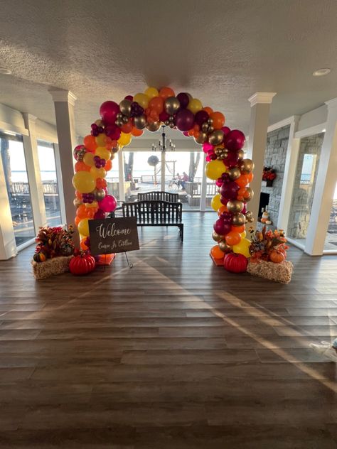 Fall Party Balloon Arch, Fall Boho Balloon Garland, Pumpkin Patch Balloon Arch, Fall Dance Ideas School, Fall Theme Balloon Arch, Middle School Fall Dance Decorations, Fall Decorations Party, Thanksgiving Balloon Backdrop, Fall Homecoming Decorations