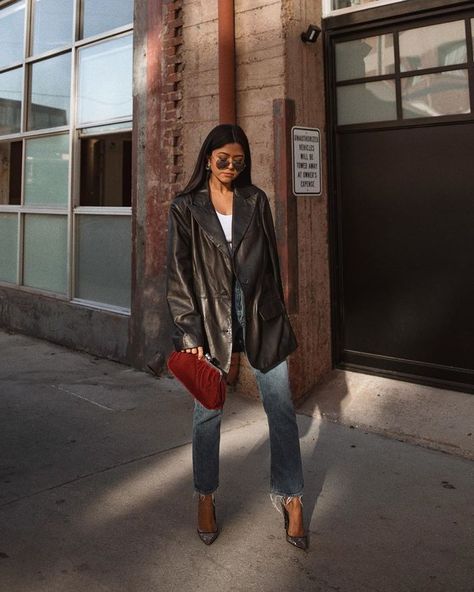 Oversized leather jacket Easy Going Out Outfits, Mode Dope, Blazer En Cuir, Glamouröse Outfits, Classic Leather Jacket, Going Out Looks, Style Blazer, Leather Jacket Outfits, Stil Inspiration