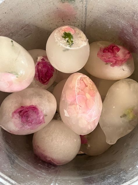 Floral Ice Spheres, Ice With Flowers Inside, Ice With Flowers, Rose In Ice, Flowers In Ice, Floral Ice, Flower Ice, Dirty Thirty, Party Entertainment