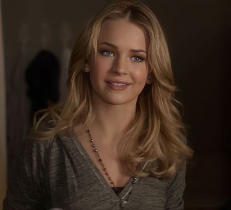 Britt Robertson Hair, Cassie Blake Aesthetic, Alexa Blair Robertson, Megan Rath, Actor Face Claims, Casey Newton, Paz Hippie, The Secret Circle, Secret Circle