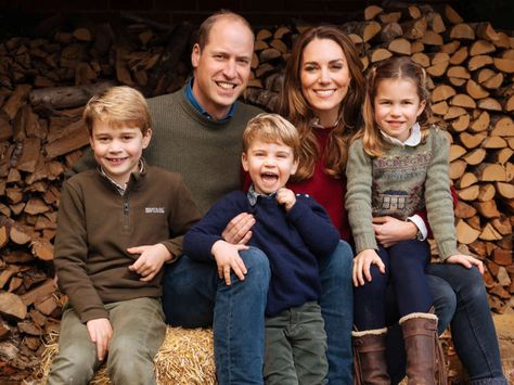 Princess Charlotte Now Has the Hair & Attitude of a Teenager, According to Prince William Kate Outfits, Ducesa Kate, Prins Philip, Vévodkyně Kate, Royal Family Christmas, Principe William Y Kate, Prins Charles, Anmer Hall, Kate Und William