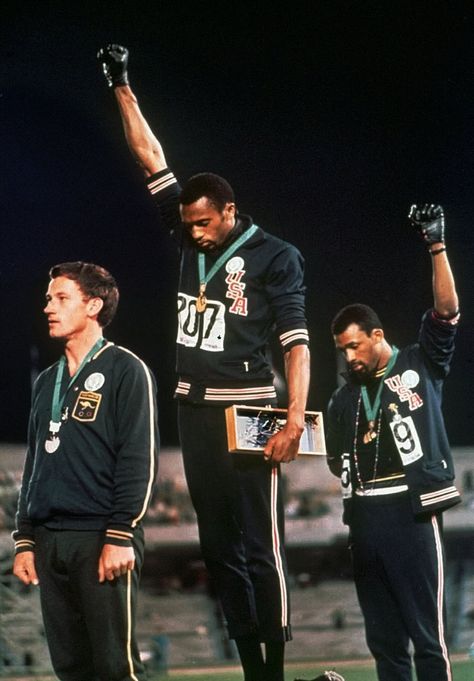 Black Power Salute at Summer Olympics - ELLEDecor.com Black Power Salute, Tommie Smith, 1968 Olympics, Jesse Owens, American Athletes, Megan Rapinoe, Black Panthers, Olympic Athletes, Sports Hero