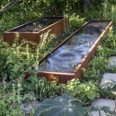 Water Trough Ponds, Diy Solar Water Fountain, Raised Pond, Solar Water Feature, Upcycled Items, Diy Water Feature, Solar Water Fountain, Diy Pond, Garden Water Feature