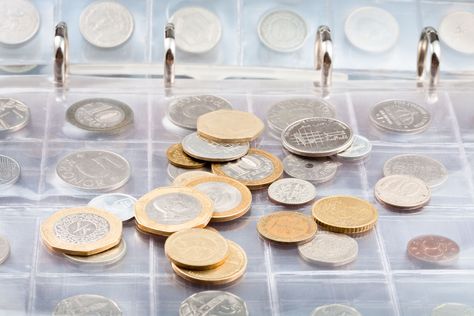 Choosing the right coin album or coin folder to store your collection in is easy if you know to evaluate the trade-offs of each type. How To Clean Coins, Coin Grading, Copper Coins, Coin Collection, Coin Holder, Hacks Diy, Rare Coins, Diy Hacks, Copper Color