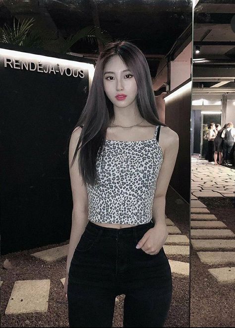 Korean Hourglass Shape Outfits, Ulzzang Girl Body Shape, Korean Hourglass Shape, Hourglass Body Shape Aesthetic Korean, Ulzzang Girl Body, Slim Hourglass Outfits, Slim Body Outfits, Korean Body Shape Exercise, Pretty Collarbone