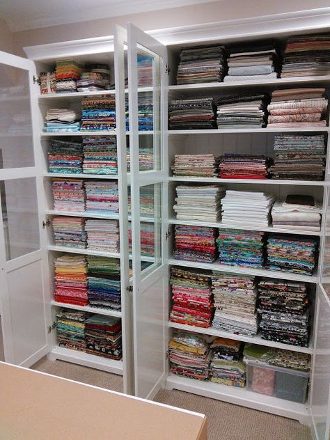 Organizing Fabric, Quilt Sewing Room, Quilt Room, Ideas For Sewing, Sewing Room Inspiration, Craft Shed, Sewing Room Storage, Sewing Spaces, Sewing Room Design