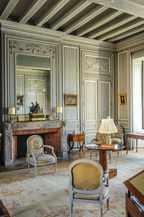 French Living Room Furniture, Cozy French Country Living Room, French Style Living Room, Country Living Room Design, French Living Room Design, Farmhouse Home Decor Ideas, French Living Rooms, French Country Living, Living Room Decor Furniture