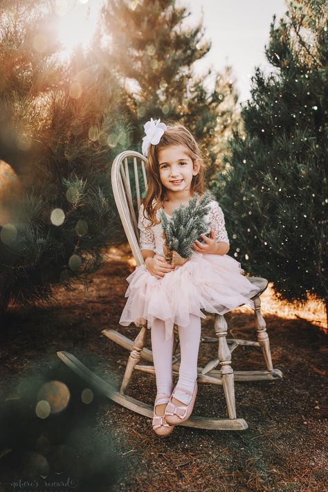 Tree Farm Pictures, Christmas Tree Farm Pictures, Christmas Photoshoot Kids, Christmas Tree Farm Mini Session, Outdoor Christmas Photos, Tree Farm Photo Shoot, Christmas Tree Farm Photo Shoot, Tree Farm Mini Session, Christmas Mini Shoot