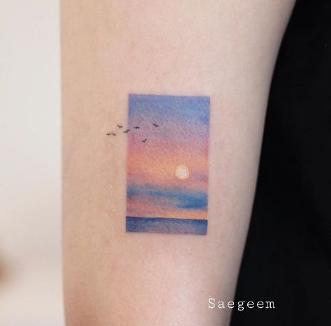 Colorful Minimalist Tattoo, Sunset Tattoo Color, Sunset Tattoo Minimalist, Tattoo Sunset, Sunset Tattoo, Sky Tattoos, Sunset Tattoos, Sea Tattoo, Circle Tattoos