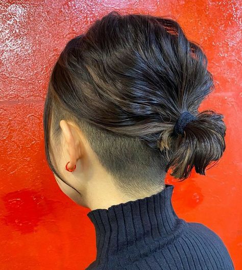 Hair Color Ideas Trendy, Undercut Long Hair, Half Shaved Hair, Androgynous Hair, Short Hair Undercut, Trendy Hairstyle, Shot Hair Styles, 짧은 머리, Undercut Hairstyles