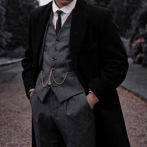 Victorian Aesthetic Men, Style Androgyne, Dark Academia Outfits, Academia Outfits, Victorian Aesthetic, Royal Aesthetic, Dark Academia Fashion, Academia Fashion, Fashion Male