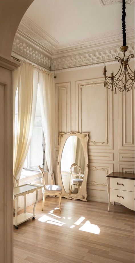 French Interior Bedroom, Paris Rooms, Parisian Interior, French Style Homes, Luxury Homes Interior, New Beds, Home Room Design, Elegant Homes, Room Aesthetic