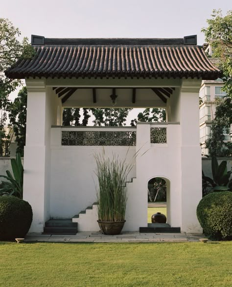 Courtyard House – Ong-ard Architects Floral Crowns, Colonial Architecture, Tropical House, Private House, Hotel Boutique, Village House Design, Courtyard House, Chinese Architecture, Utility Rooms