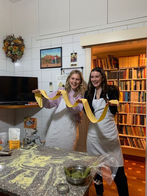 Artist In Italy Aesthetic, Pasta Making Class Aesthetic, Cooking Class Italy Aesthetic, Pasta Making Classes In Italy, Making Pasta With Friends Aesthetic, Cooking Class In Rome, Living In Italy Life, Study Abroad Florence Italy, Cooking Class In Italy