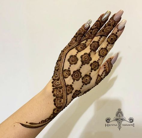 Mehndi Designs Bridal Hands, Legs Mehndi Design, Mehndi Designs For Kids, Mehndi Design Pictures, Simple Mehndi Designs Fingers, Modern Mehndi Designs, Engagement Mehndi Designs, Stylish Mehndi, Full Mehndi Designs