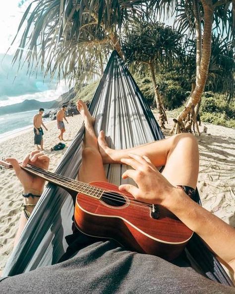 Summer Vibes Friends, Beach Poses With Friends, Paradise Travel, Vibe Video, Ukelele, Beach Poses, Tropical Vibes, Beach Aesthetic, Beach Bum