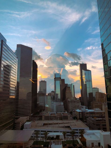 Houston Aesthetic Wallpaper, University Of Houston Aesthetic, Downtown Houston Aesthetic, Rice Board, Houston Texas Aesthetic, Aesthetic Cityscape, Houston Aesthetic, Sunset Sunrise Aesthetic, City Rats