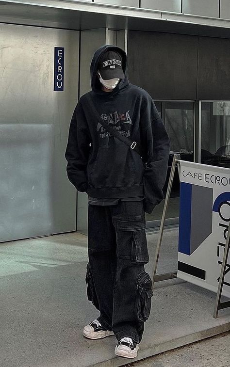 Streetwear Men Outfits Asian, Streetwear Fashion Alternative, Alt Man Aesthetic, Asian Grunge Outfits Men, Guy Black Outfits, Asian Street Wear Men, Cyberwear Fashion, Emo Streetwear Men, Mens Acubi Fashion